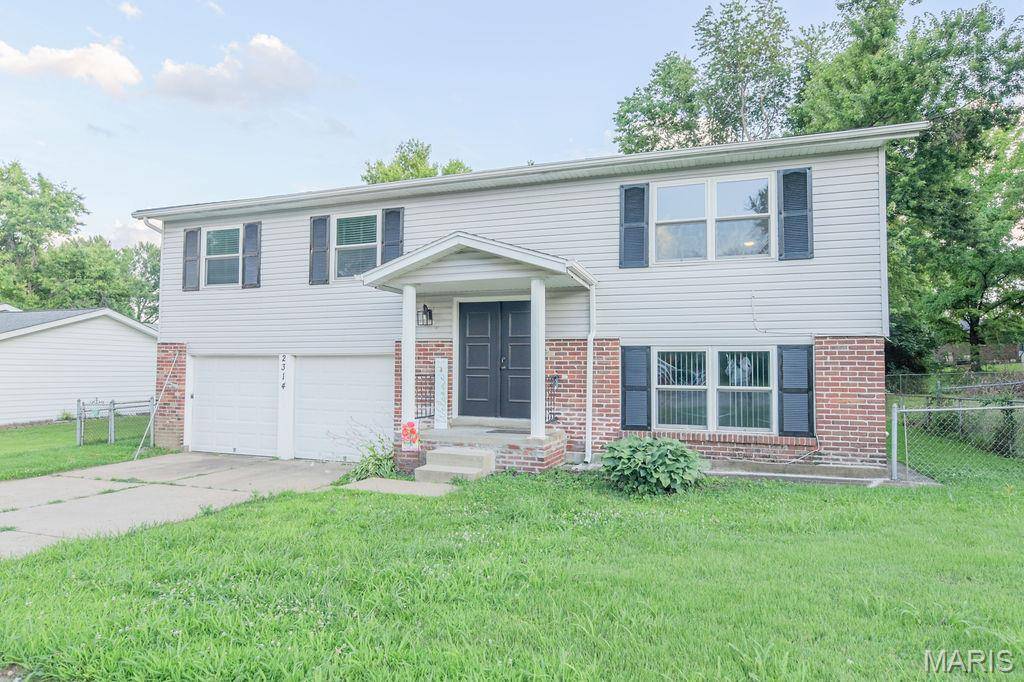 2314 White Ash CT, Florissant, MO 63031
