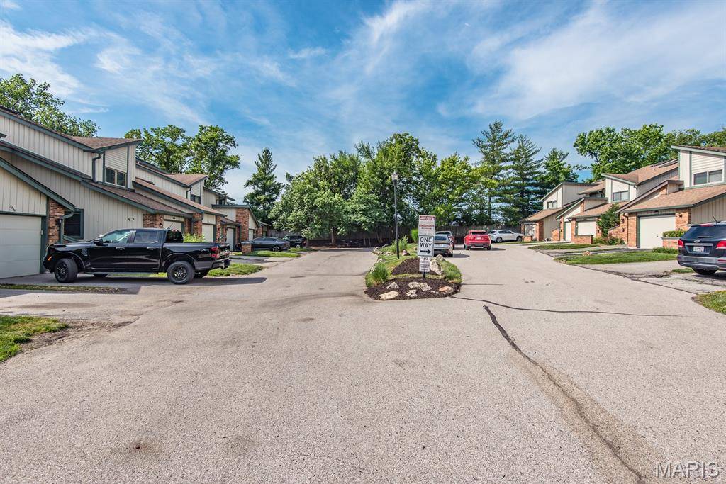 2034 Falling Brook DR, Maryland Heights, MO 63043