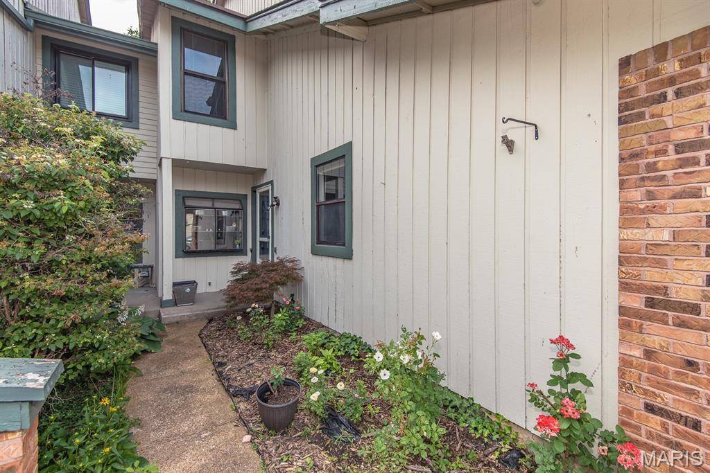 2034 Falling Brook DR, Maryland Heights, MO 63043