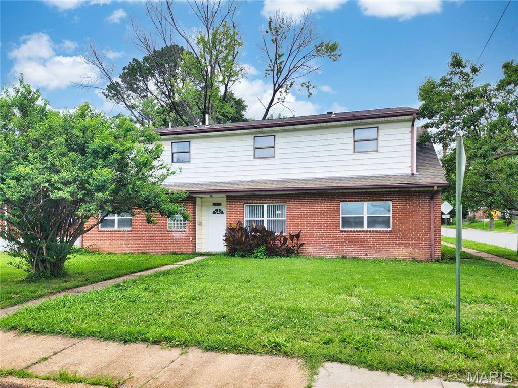 8201 Braddock DR, University City, MO 63132