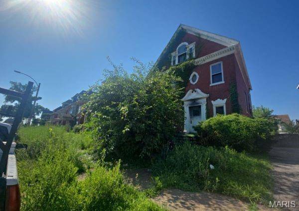 5044 Raymond AVE, St Louis, MO 63113