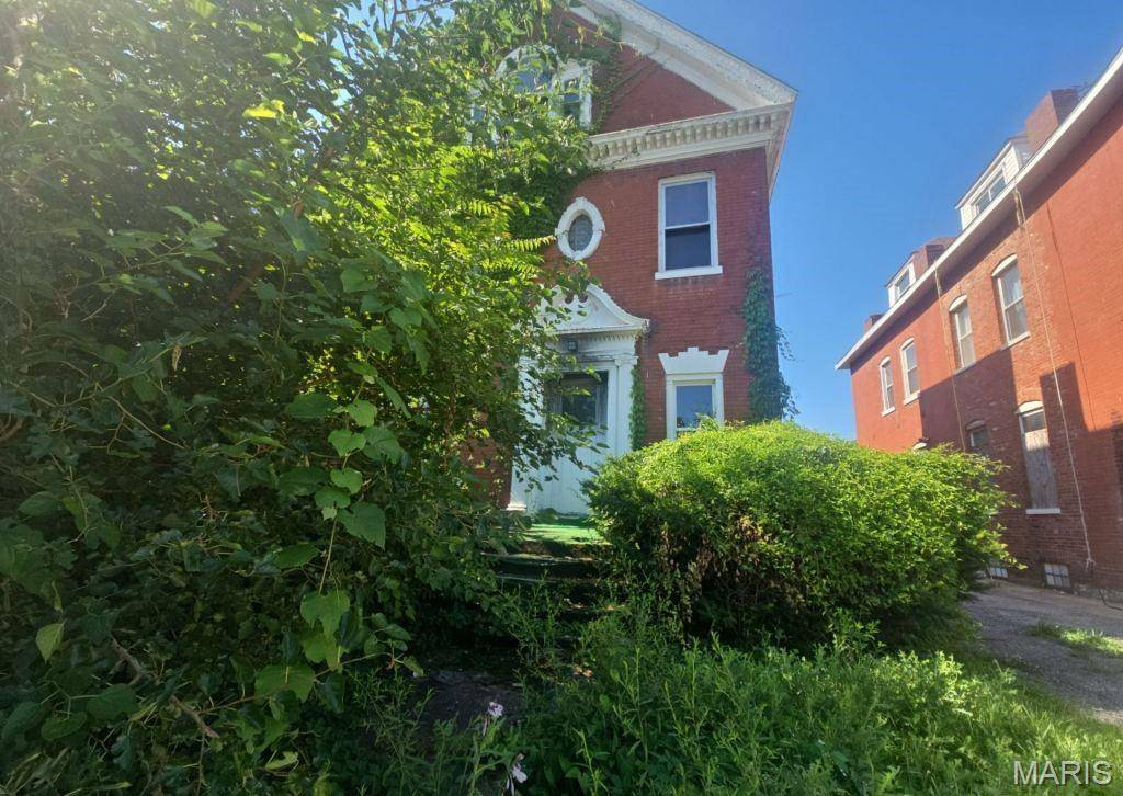 5044 Raymond AVE, St Louis, MO 63113