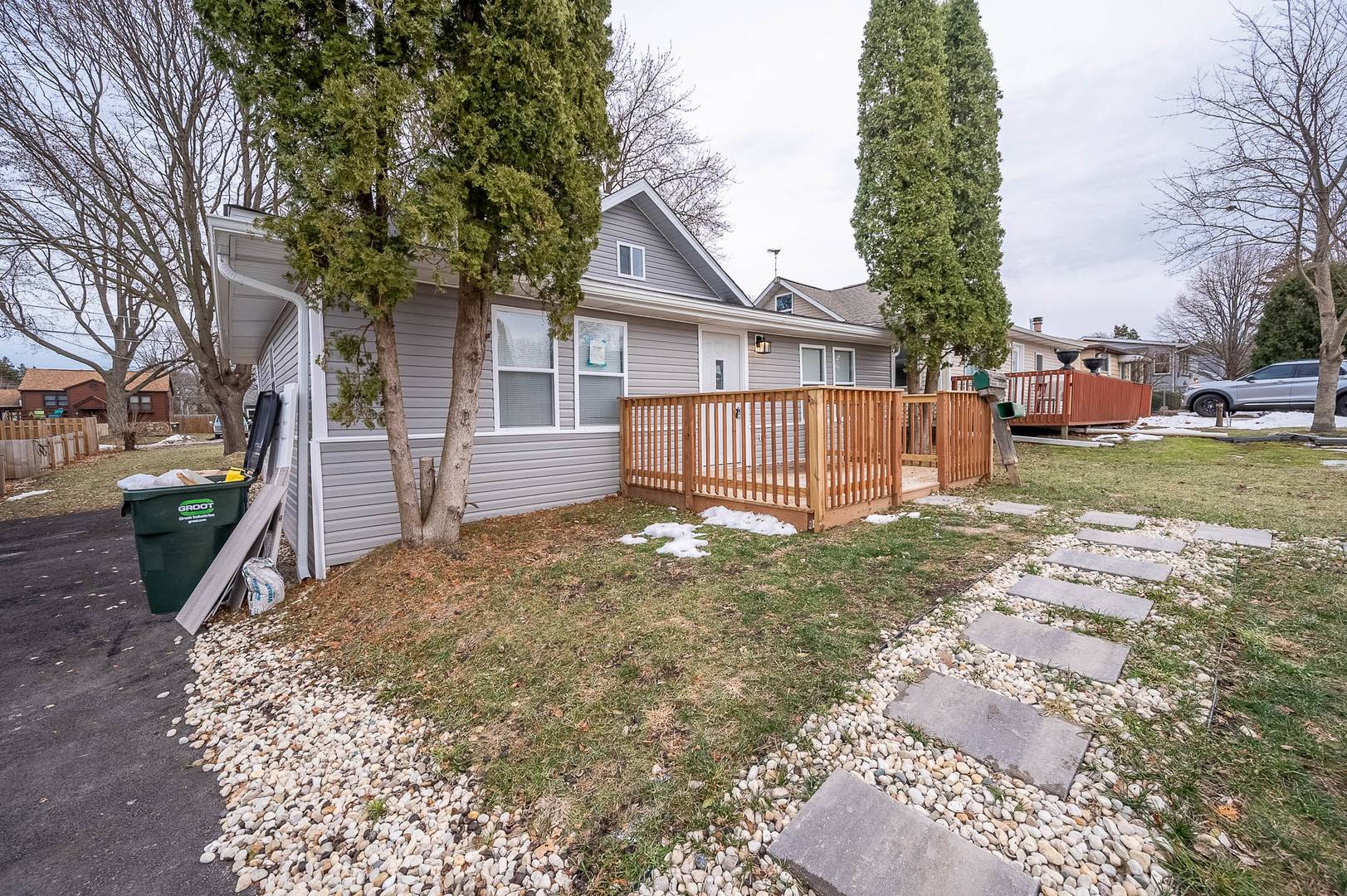 42425 N Park LN E, Antioch, IL 60002