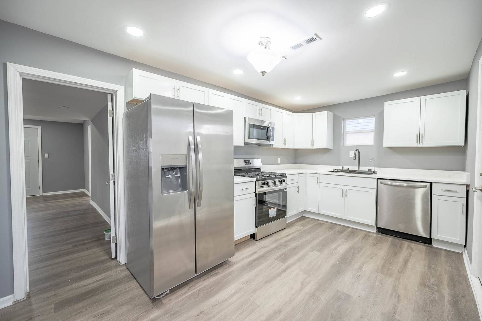 42425 N Park LN E, Antioch, IL 60002
