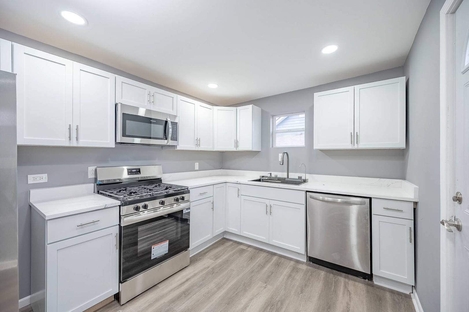 42425 N Park LN E, Antioch, IL 60002