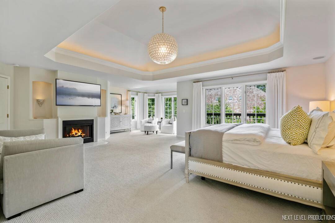 203 Settlers CT, Naperville, IL 60565