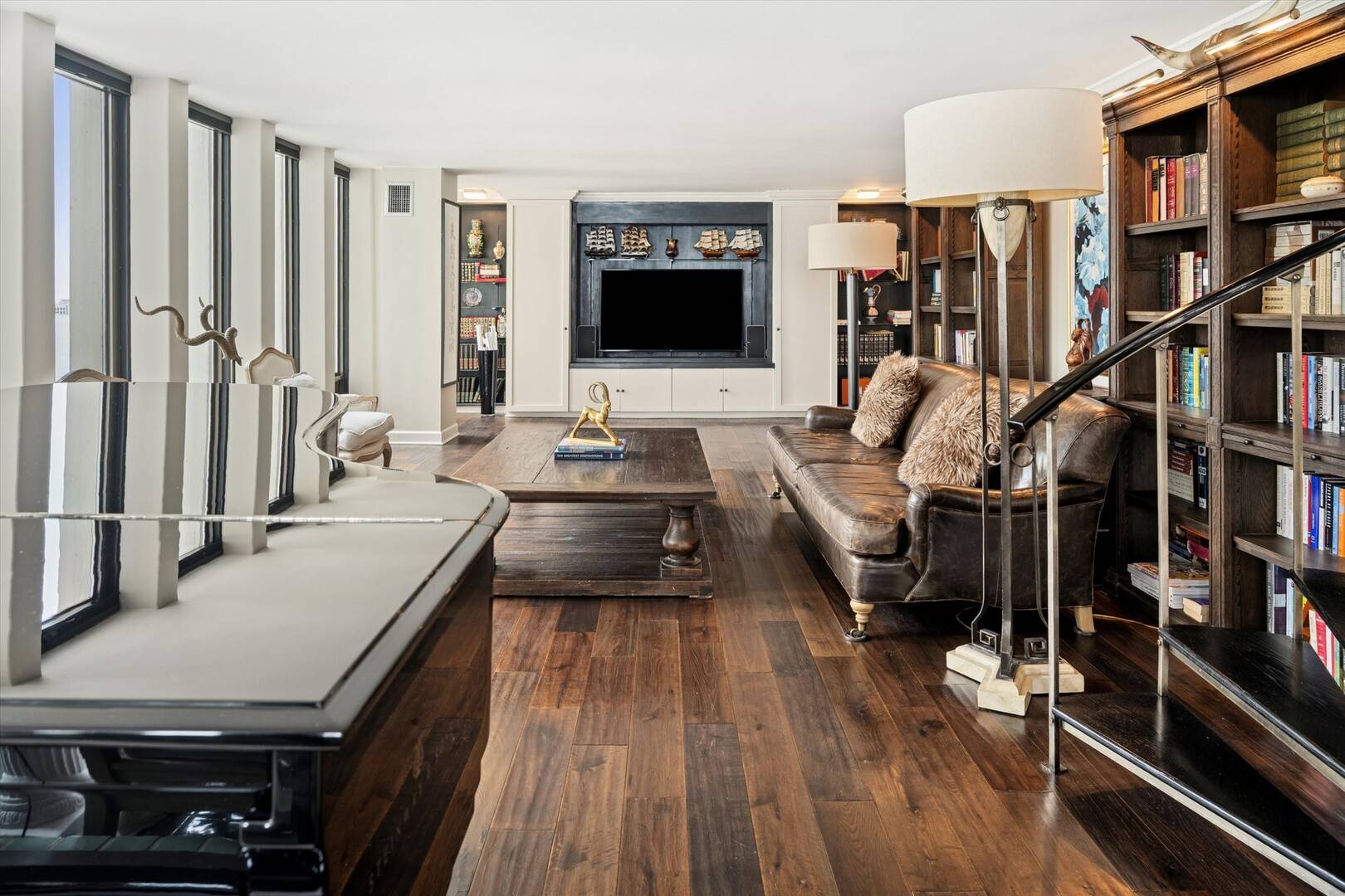 100 E Walton ST #41DE, Chicago, IL 60611
