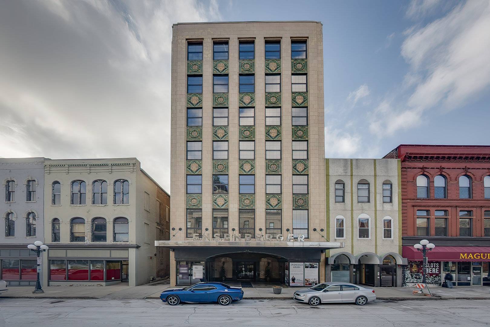 212 N Center ST #301, Bloomington, IL 61701