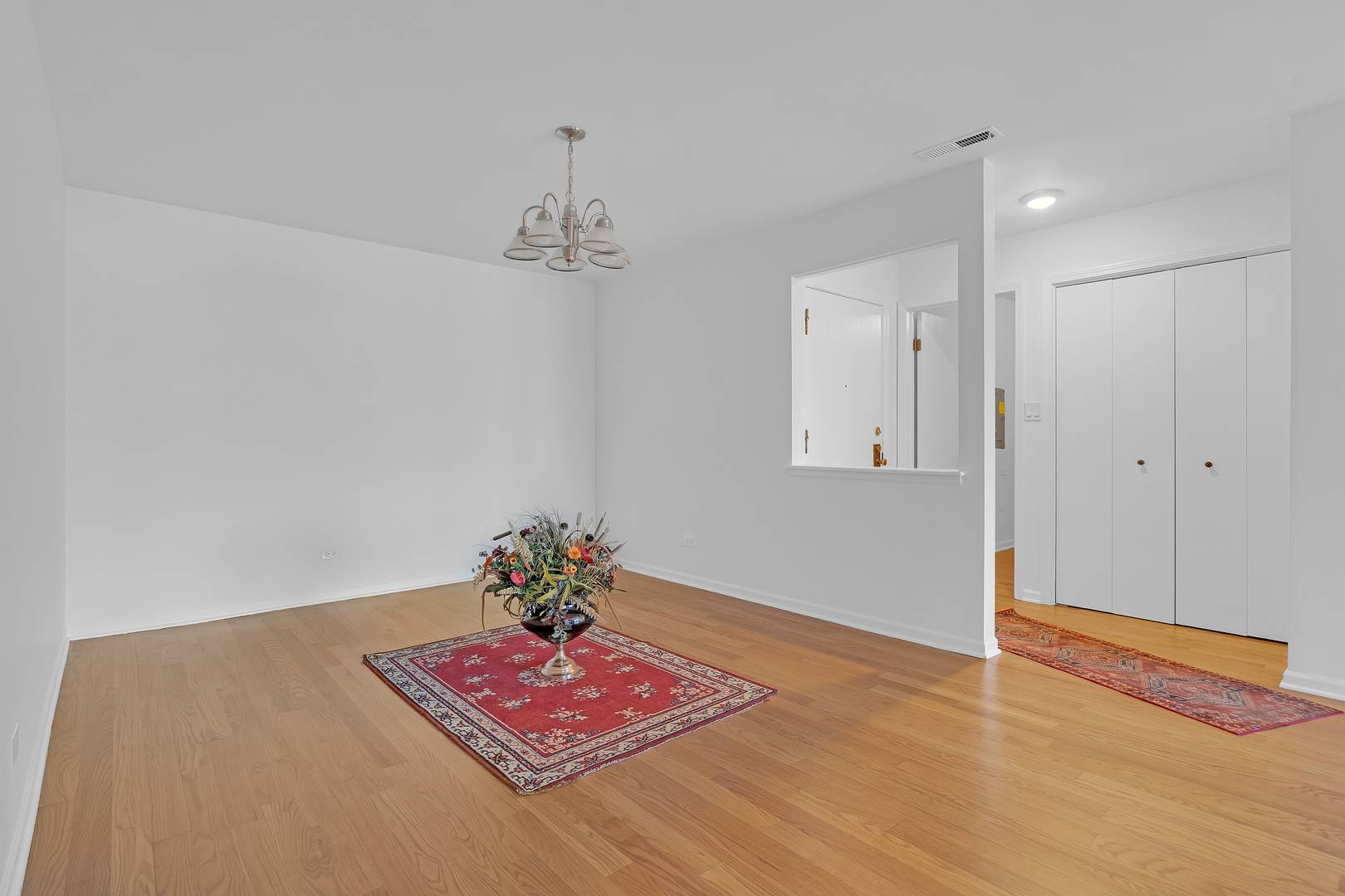 9240 Gross Point RD #410, Skokie, IL 60077