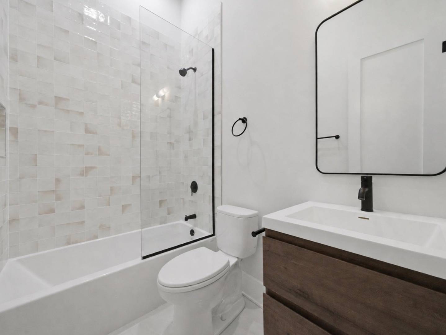 3644 W Cornelia AVE #1, Chicago, IL 60618