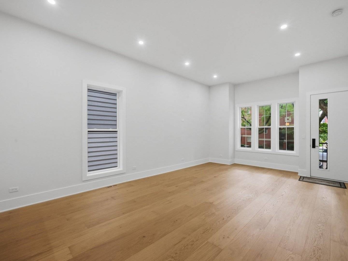 3644 W Cornelia AVE #1, Chicago, IL 60618