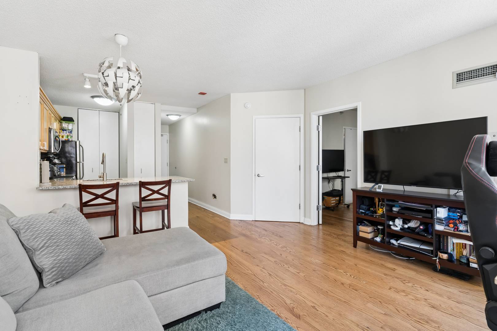 222 N COLUMBUS DR #2106, Chicago, IL 60601