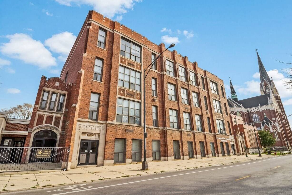 8231 S South Shore DR, Chicago, IL 60617