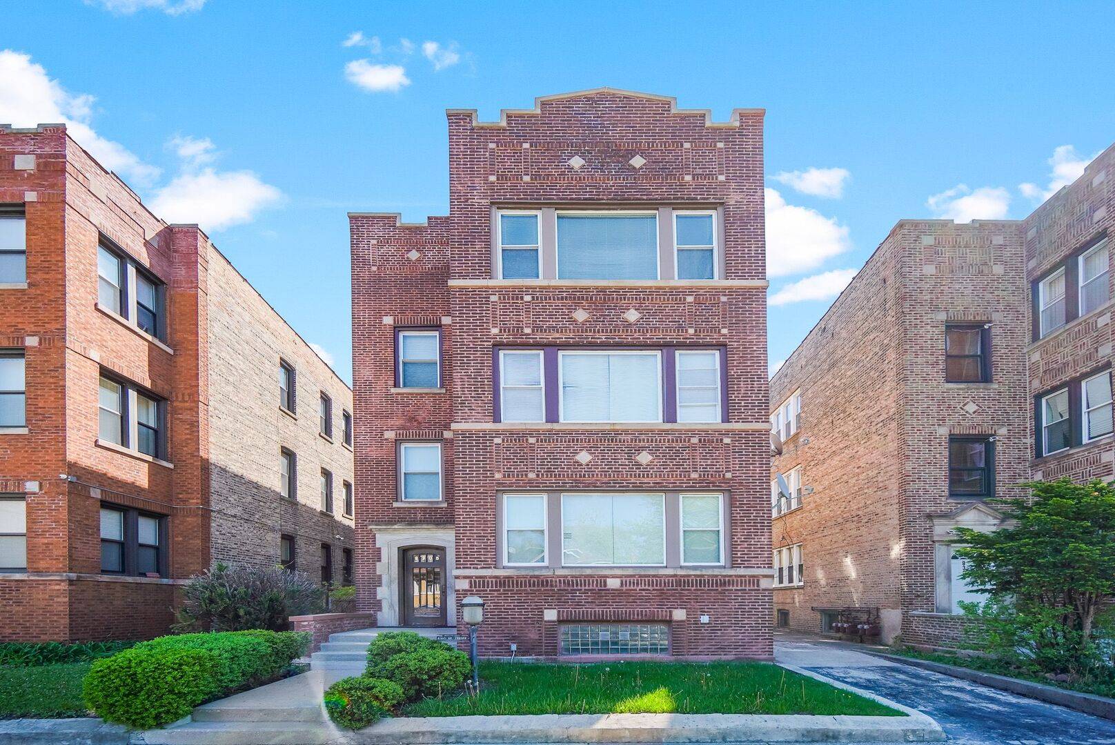 8305 S Throop ST, Chicago, IL 60620