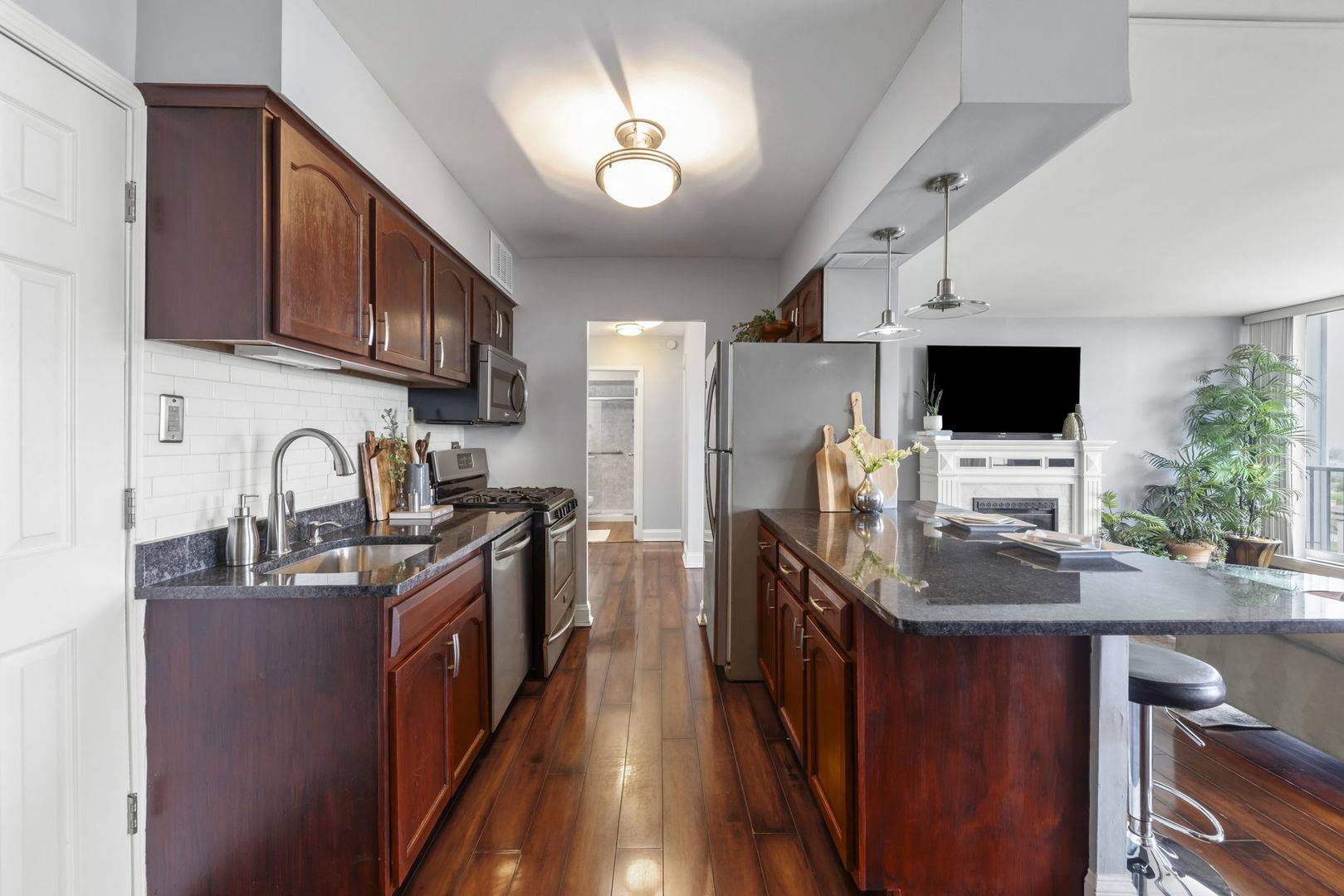 40 N Tower RD #14L, Oak Brook, IL 60523