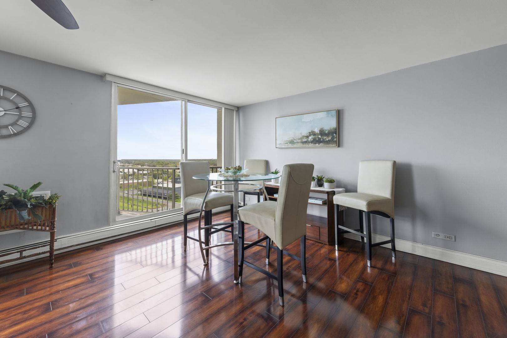 40 N Tower RD #14L, Oak Brook, IL 60523