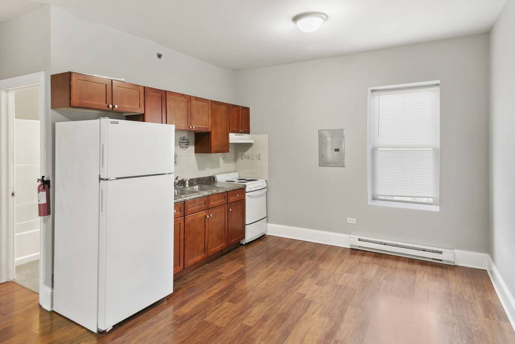 115 N Hickory ST #C, Joliet, IL 60435