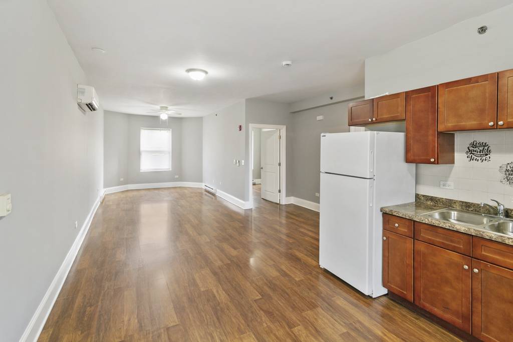 115 N Hickory ST #C, Joliet, IL 60435