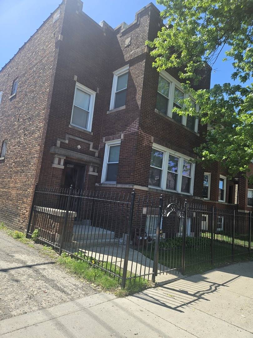 4015 W Potomac AVE, Chicago, IL 60651