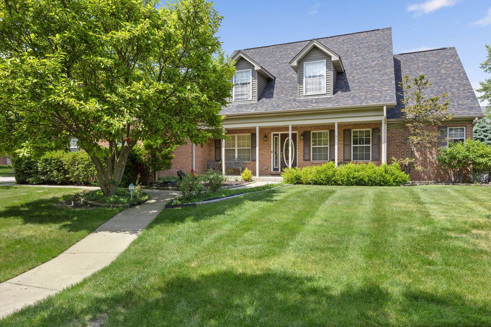 2659 Hoddam RD, Naperville, IL 60564