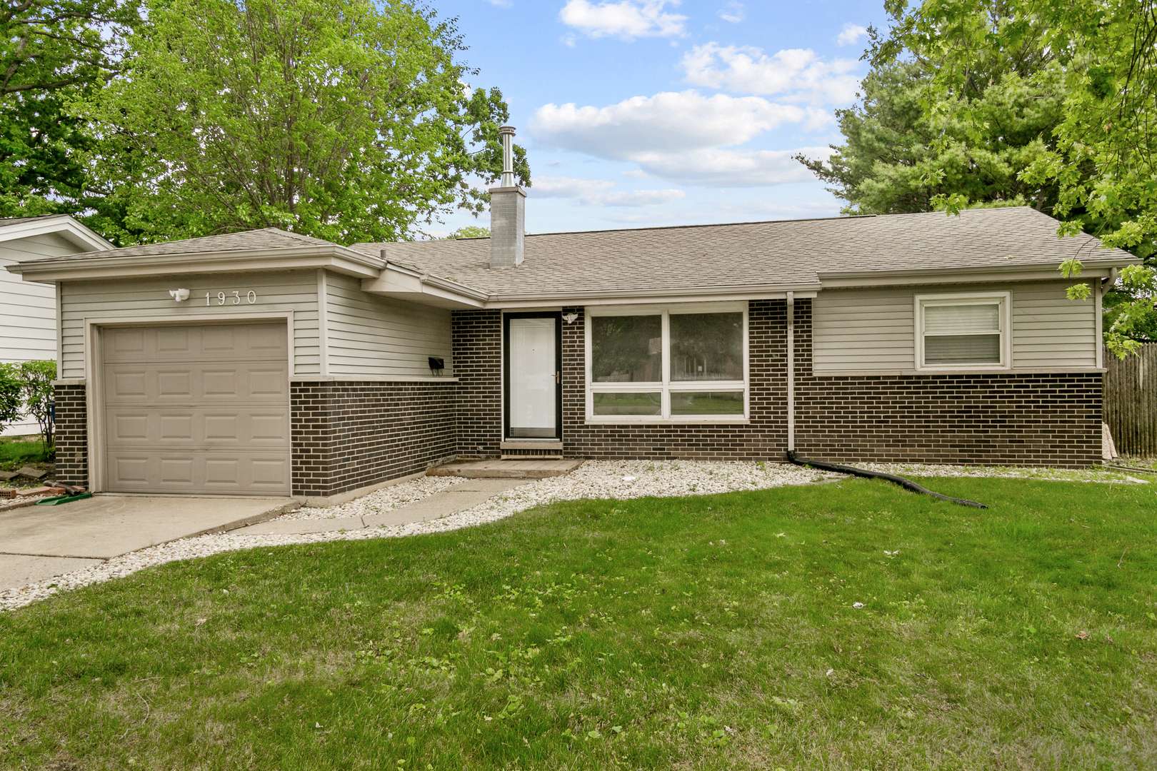 1930 Arthur DR, Waukegan, IL 60087