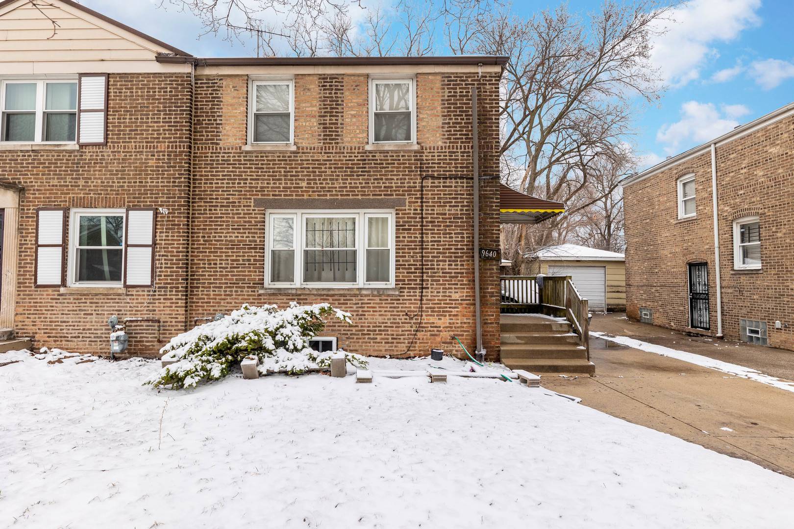 9640 S Hoxie AVE, Chicago, IL 60617