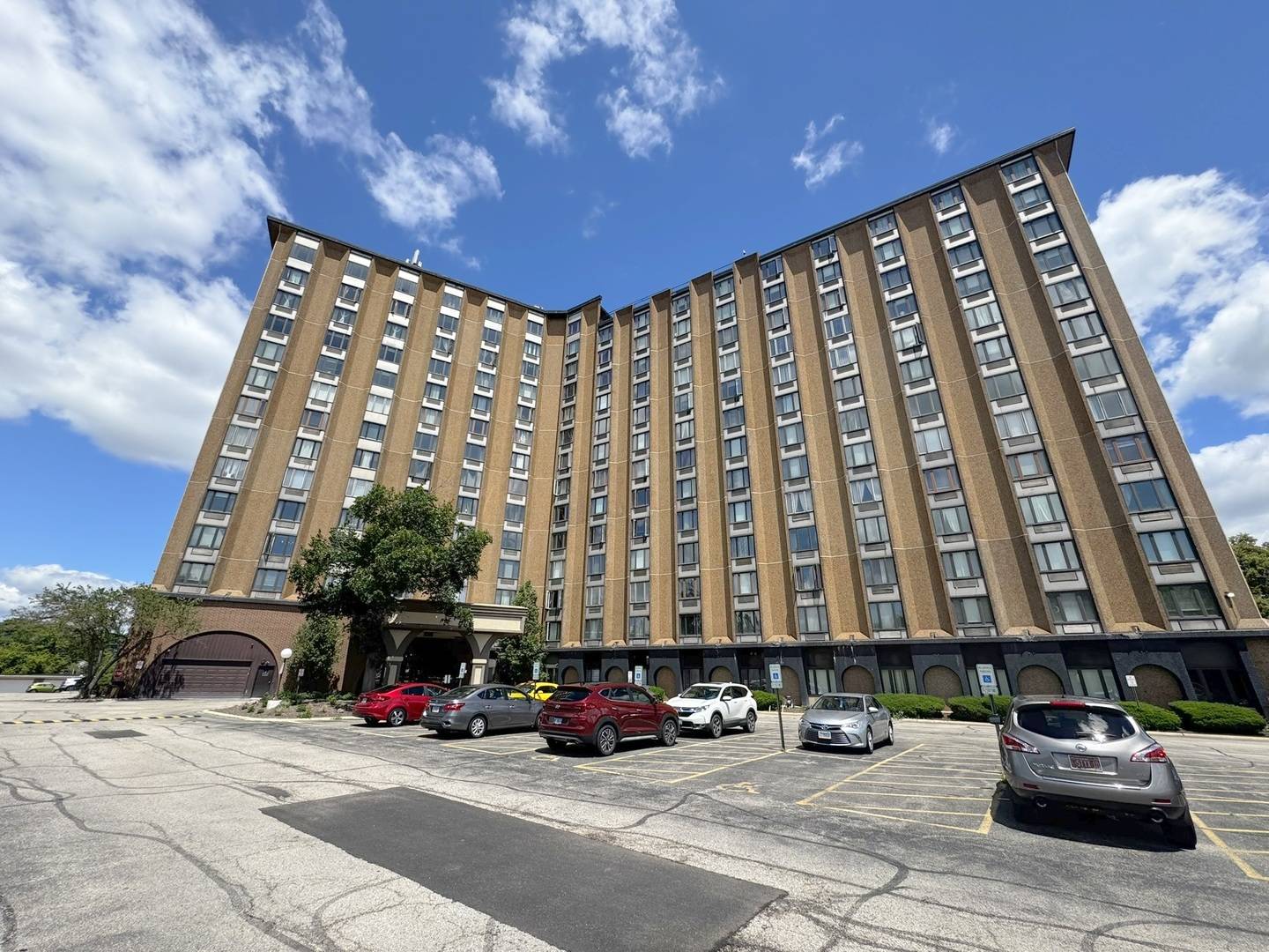 1 Renaissance PL #617, Palatine, IL 60067