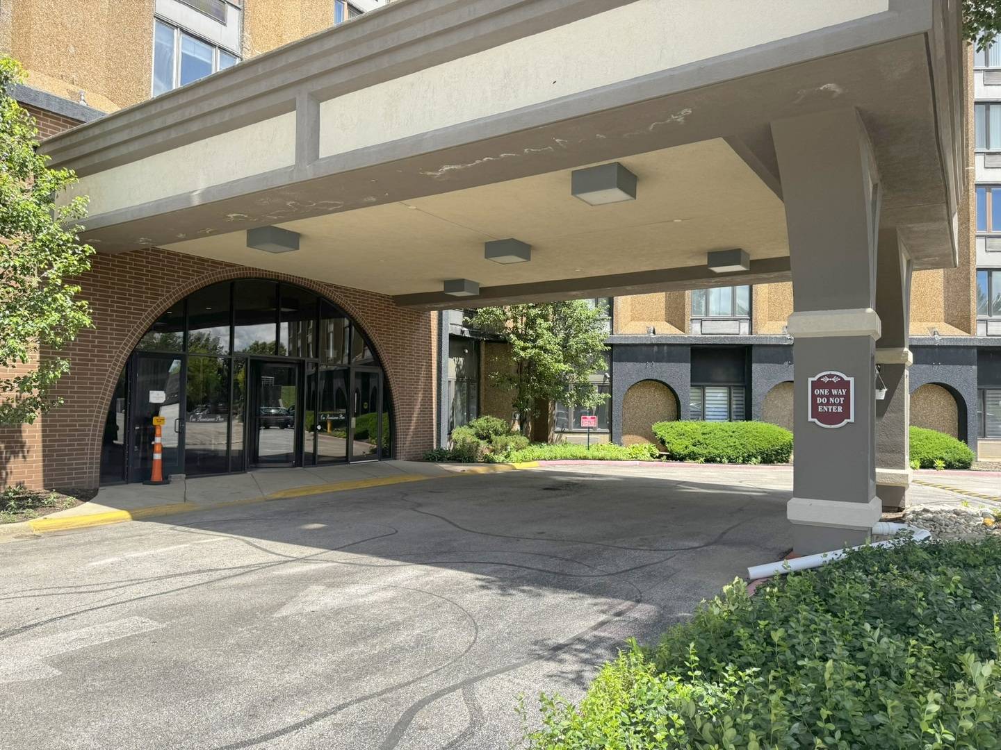 1 Renaissance PL #617, Palatine, IL 60067