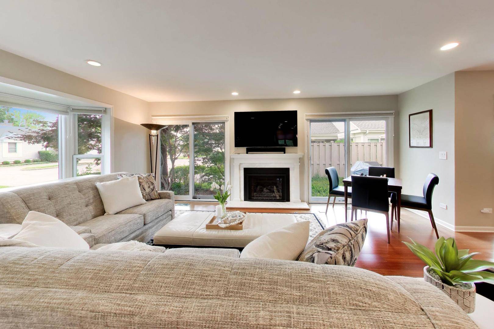7 The Court Of Hidden Bay, Northbrook, IL 60062
