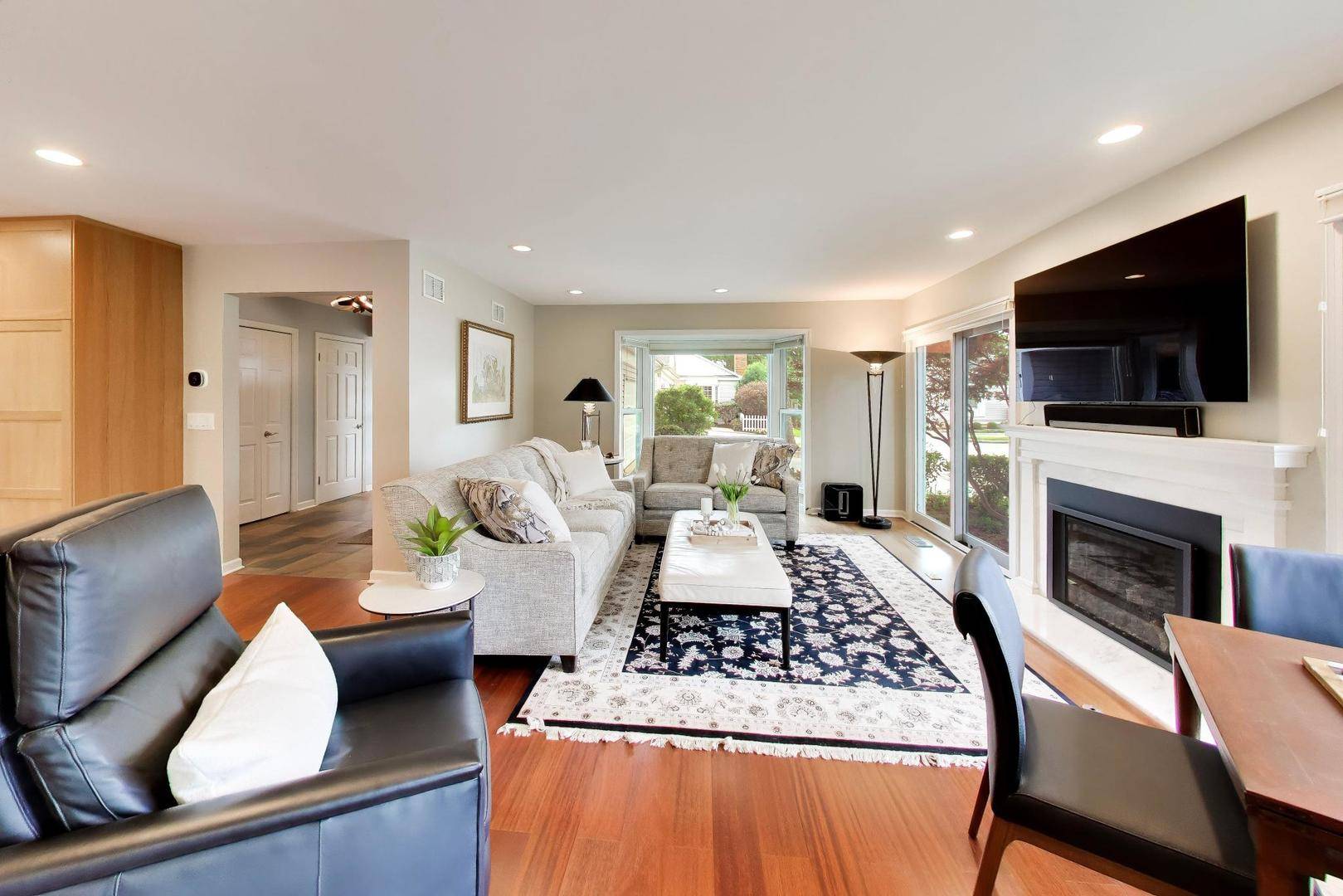7 The Court Of Hidden Bay, Northbrook, IL 60062
