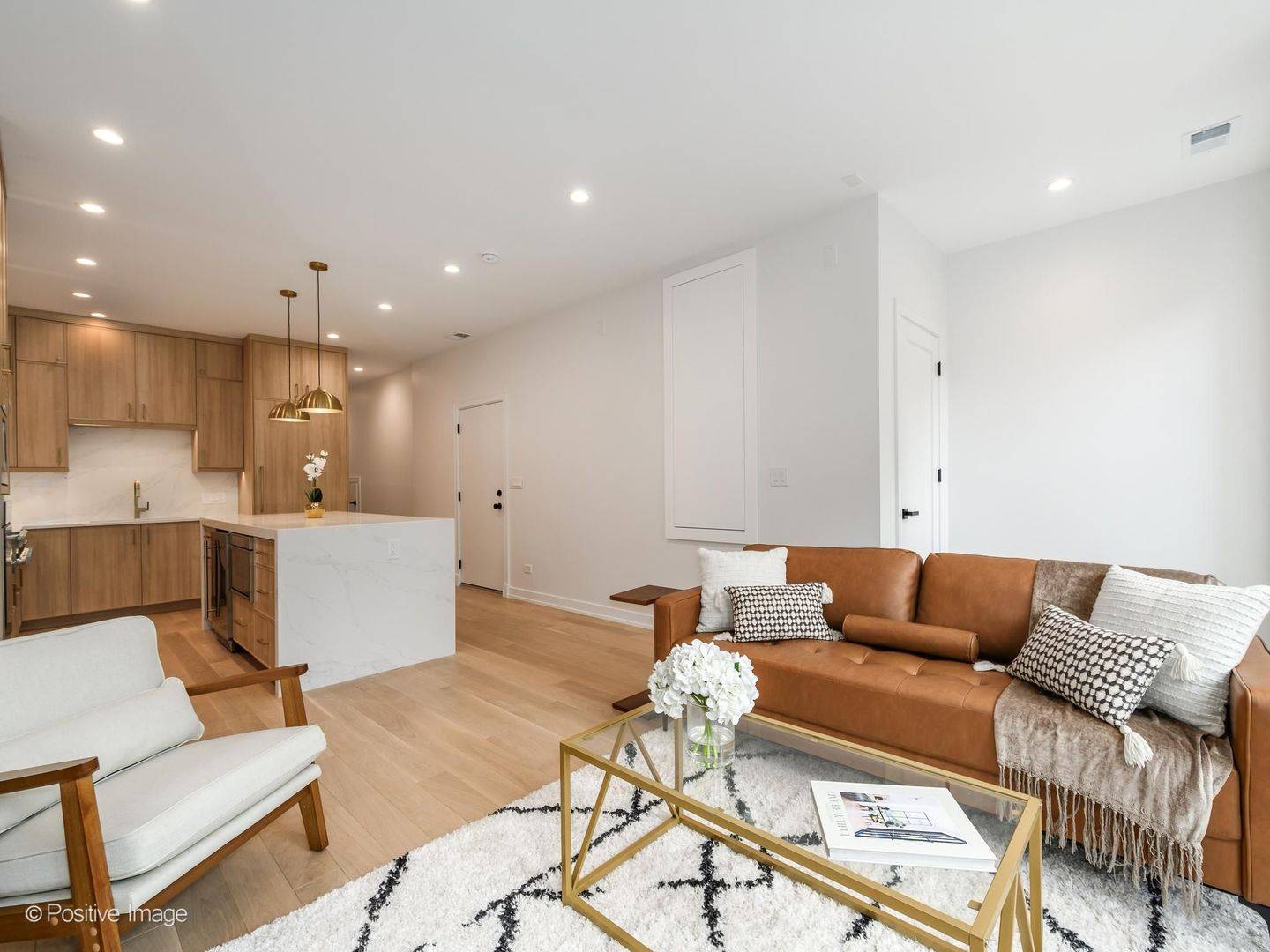 3721 N Kenmore AVE #2, Chicago, IL 60613