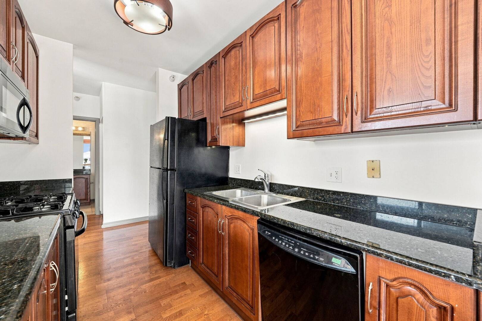 635 N Dearborn ST #902, Chicago, IL 60654