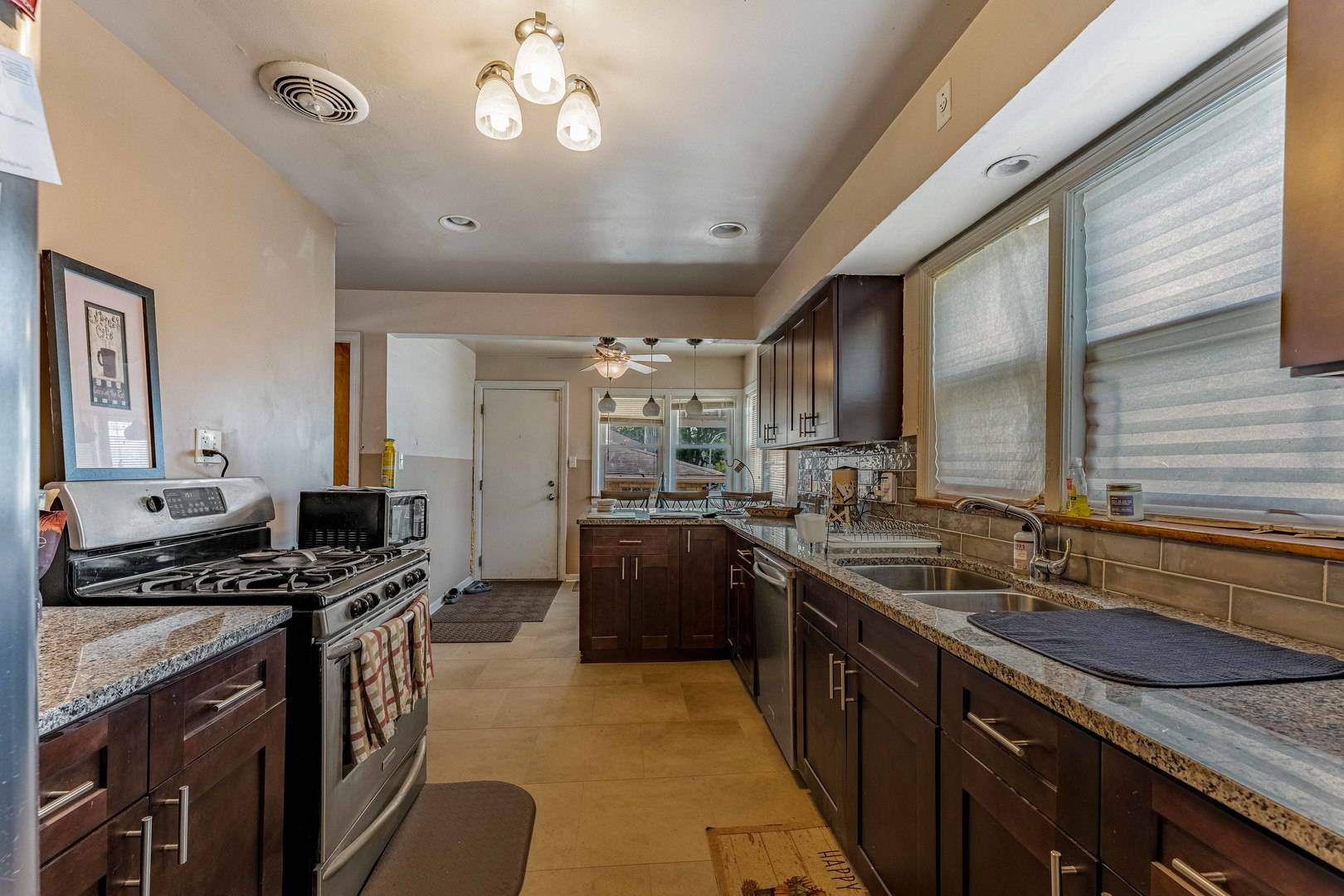 8800 S Merrill AVE, Chicago, IL 60617