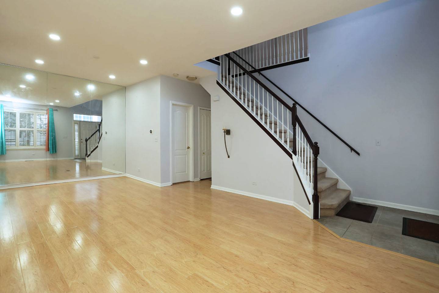 149 Fulbright LN, Schaumburg, IL 60194
