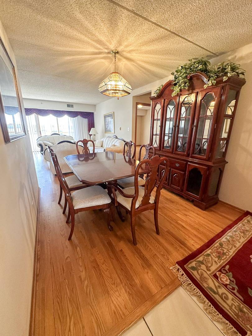 4700 N Harlem AVE #306, Harwood Heights, IL 60706