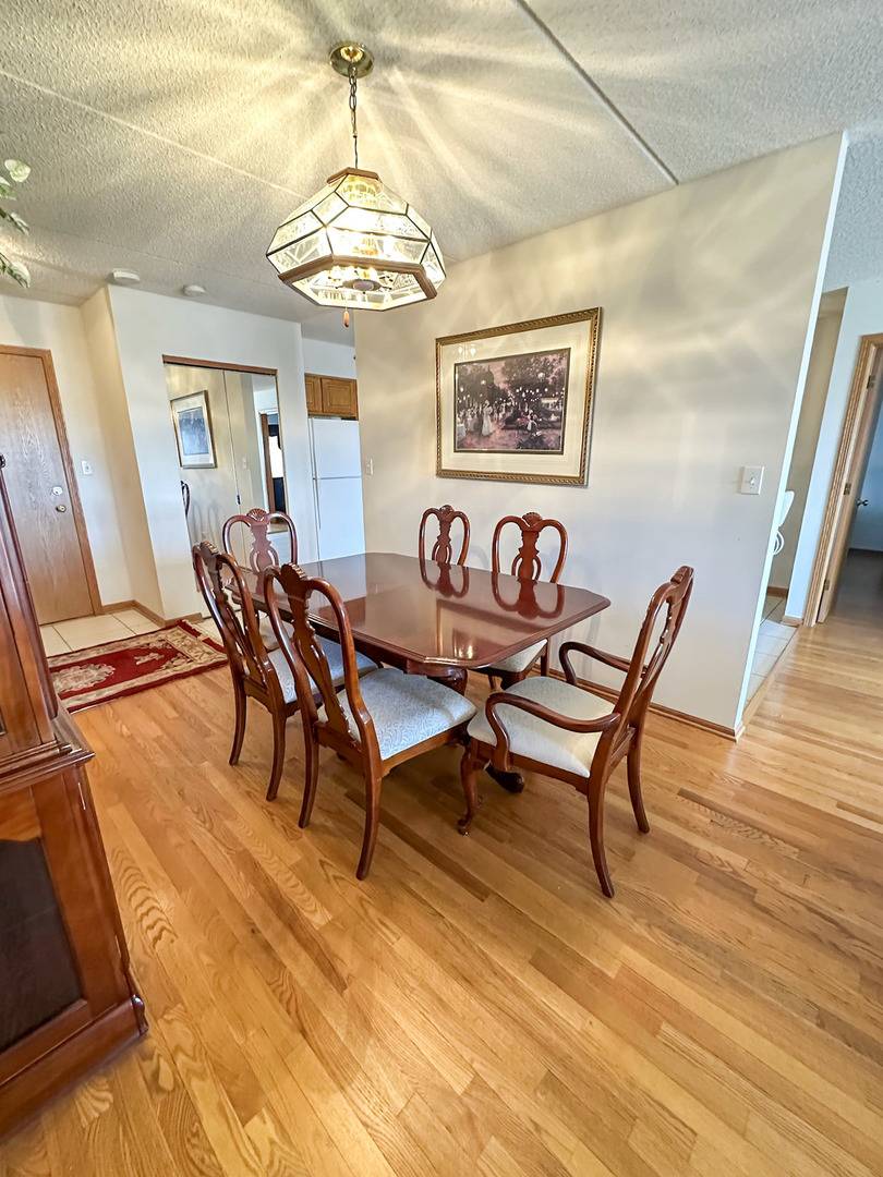 4700 N Harlem AVE #306, Harwood Heights, IL 60706