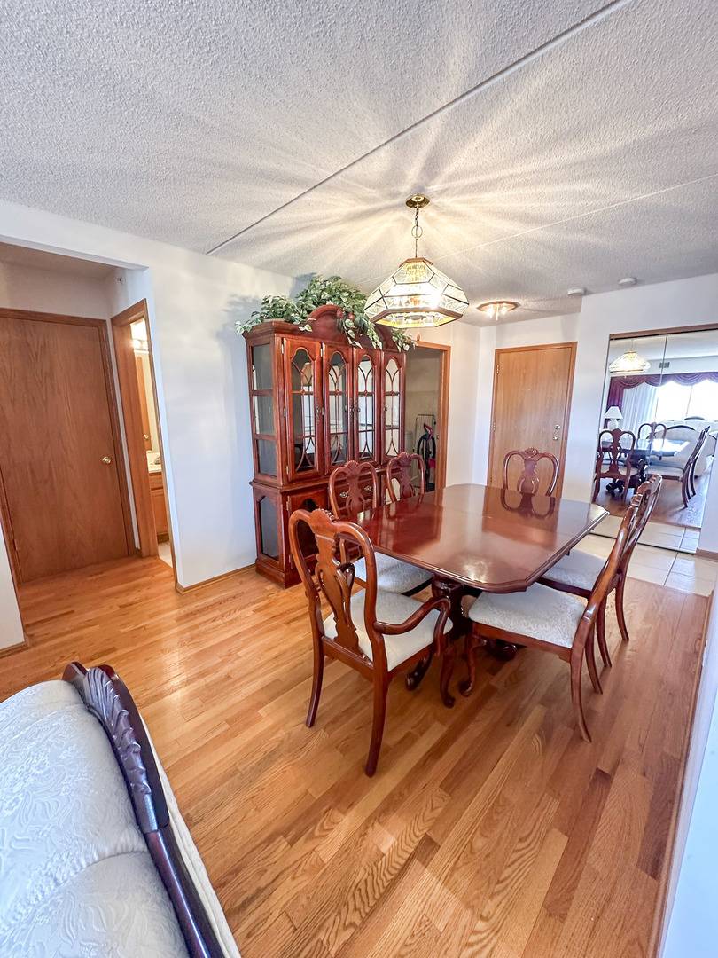 4700 N Harlem AVE #306, Harwood Heights, IL 60706