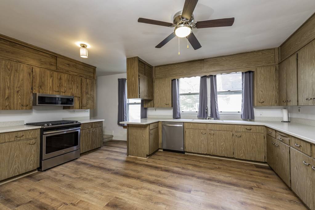 3002 Enoch AVE, Zion, IL 60099