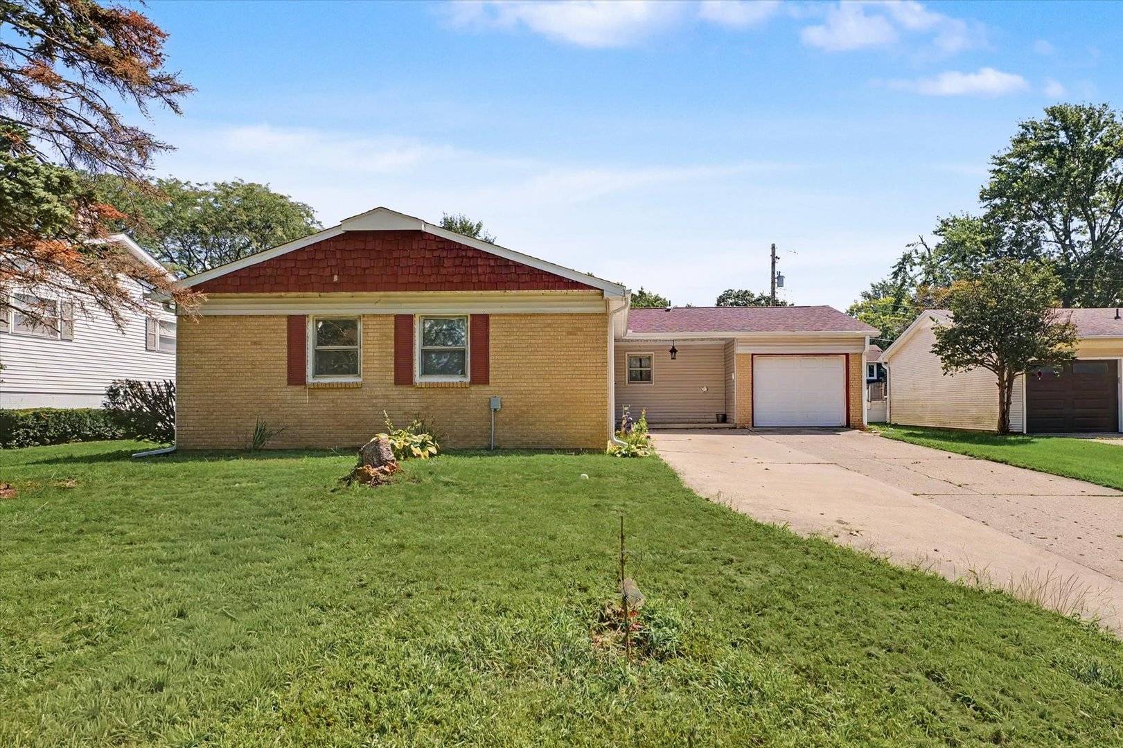 1004 Frank DR, Champaign, IL 61821