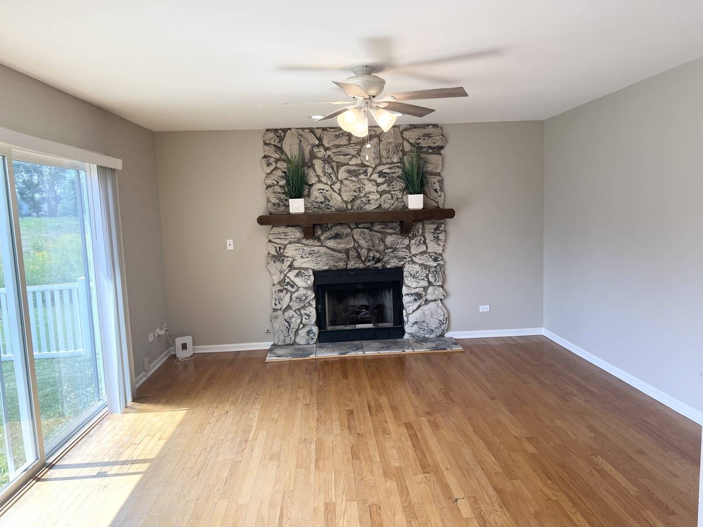 1436 Bridgedale RD, Crystal Lake, IL 60014