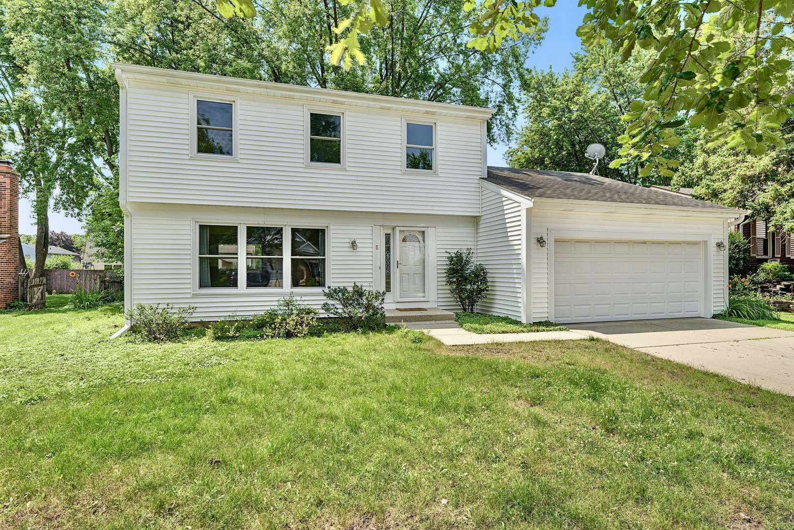 5 Keswick LN, Vernon Hills, IL 60061