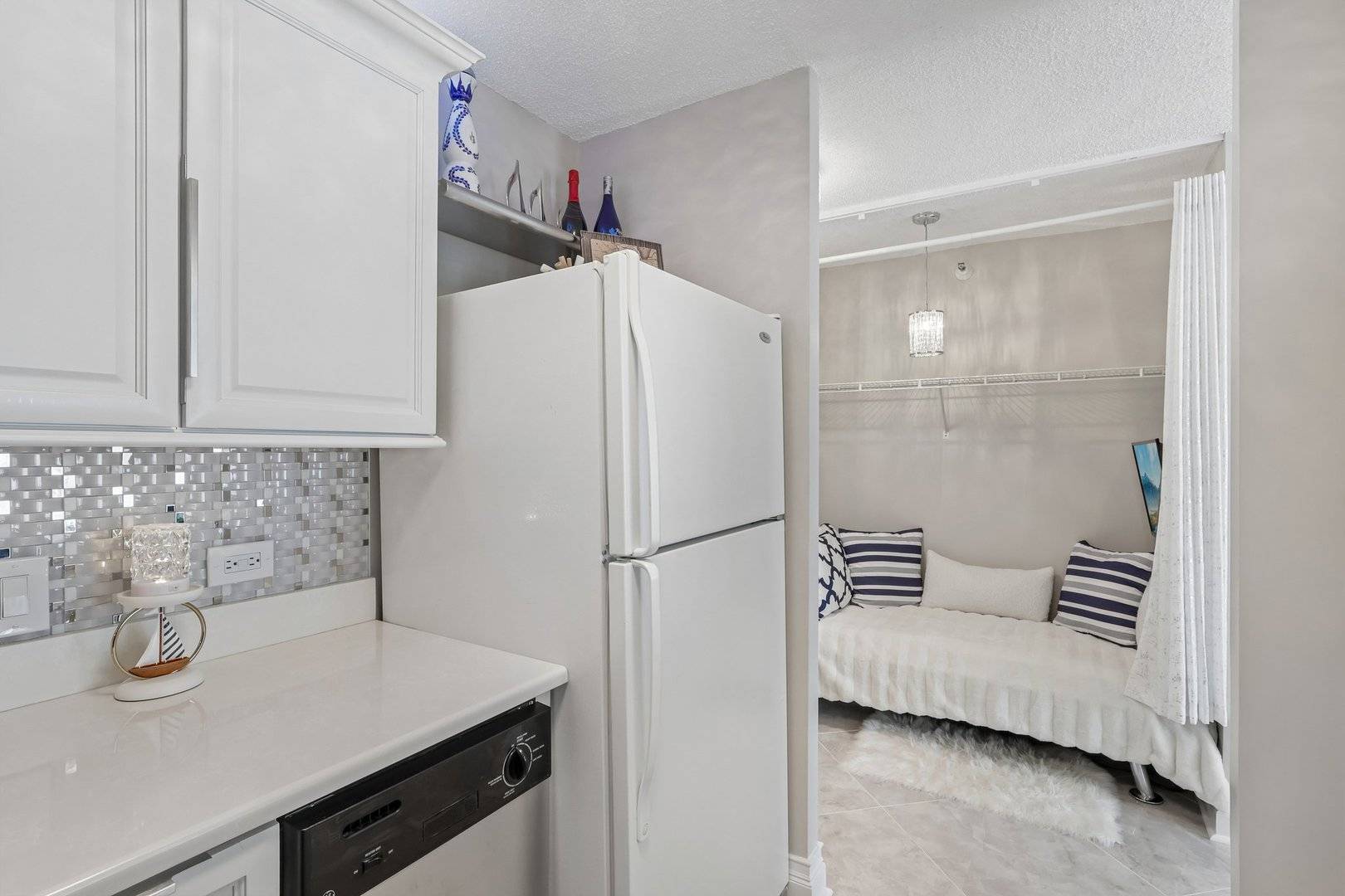 440 N McClurg CT #607, Chicago, IL 60611