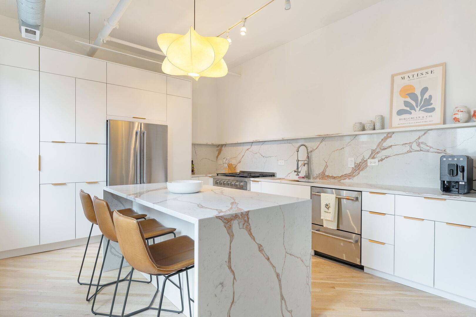 226 N Clinton ST #711, Chicago, IL 60661
