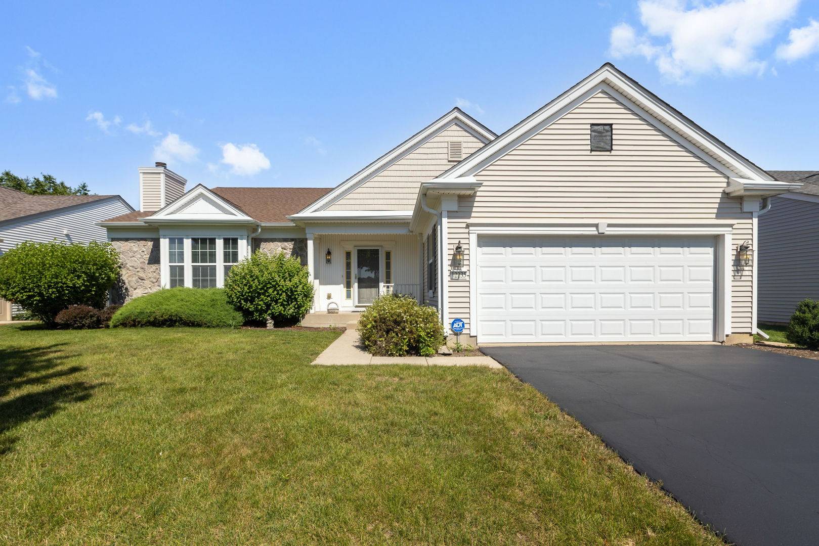 12235 Daphne DR, Huntley, IL 60142