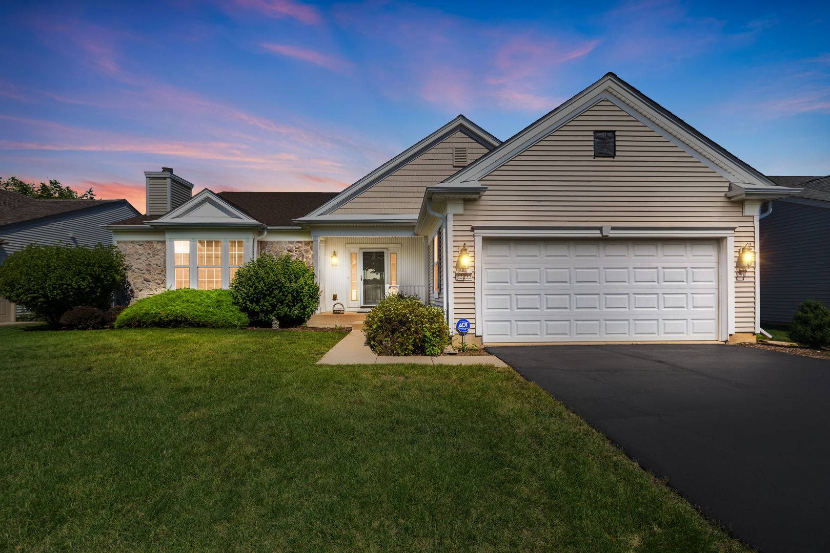 12235 Daphne DR, Huntley, IL 60142