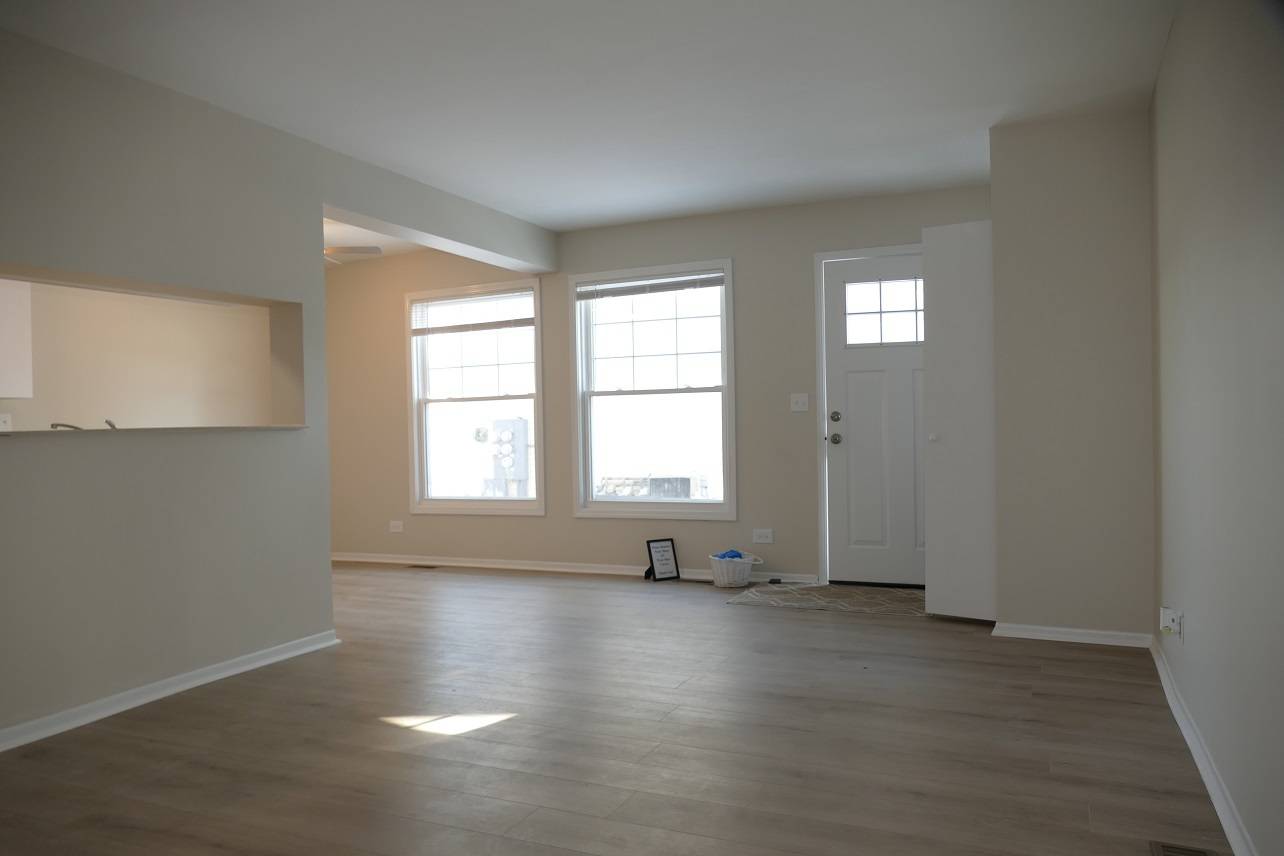 328 Farmingdale CIR, Vernon Hills, IL 60061