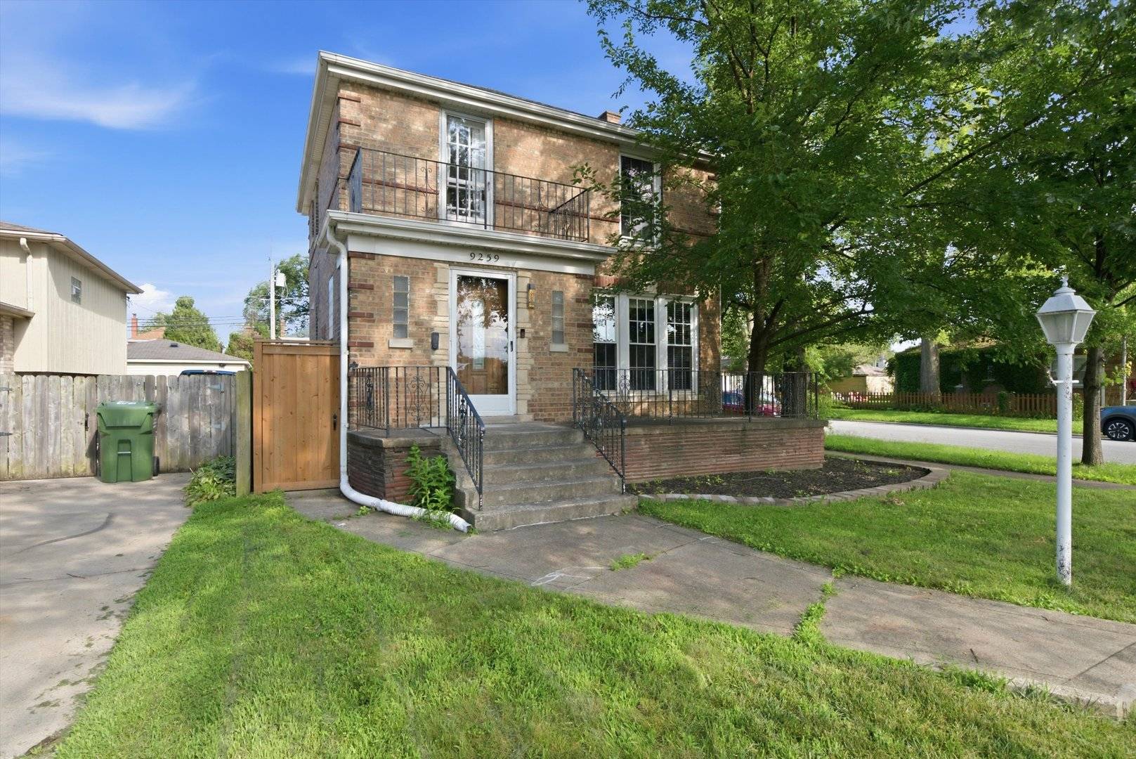 9259 S Utica AVE, Evergreen Park, IL 60805