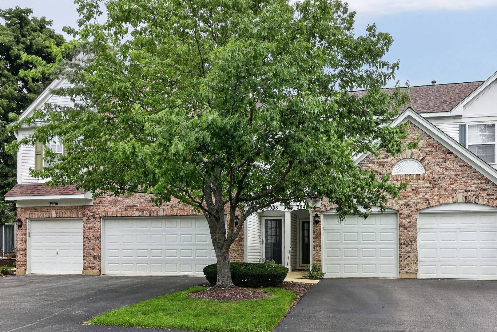 2940 Stonewater DR, Naperville, IL 60564