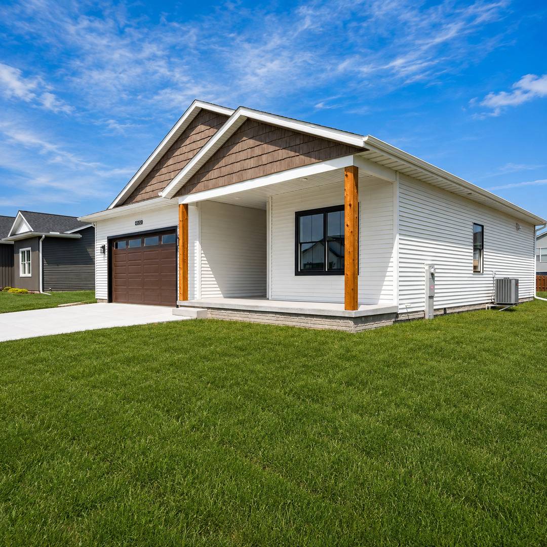 4610 W 12th ST, Davenport, IA 52804