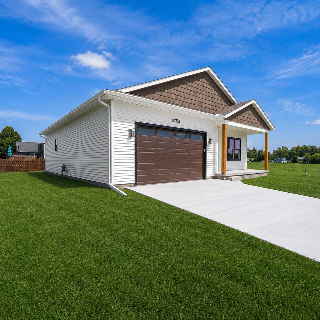 4610 W 12th ST, Davenport, IA 52804
